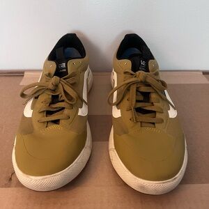 Vans Ultrarange EXO Shoes Size 10.5, Dijon/Antique White